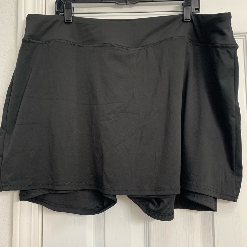 NWOT Black Athletic Skort 2X RealEssentials